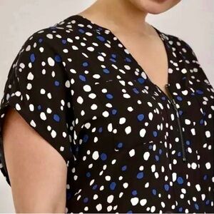 Torrid Georgetta zip up domain blouse